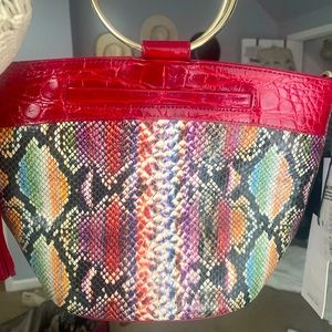 Brand new Brahmin bag with tags still attached. Never been used!